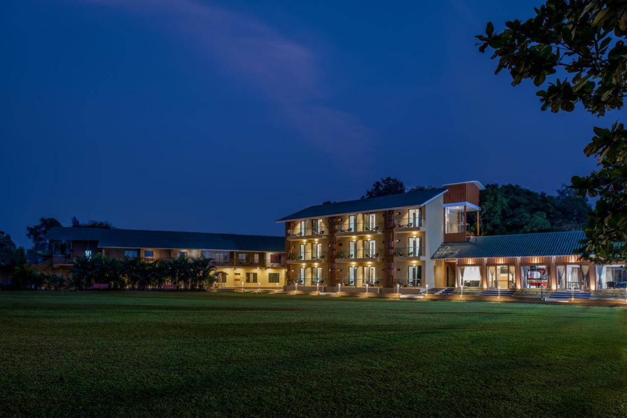 Paramount Riverfront Resort & Spa, Karjat Dış mekan fotoğraf