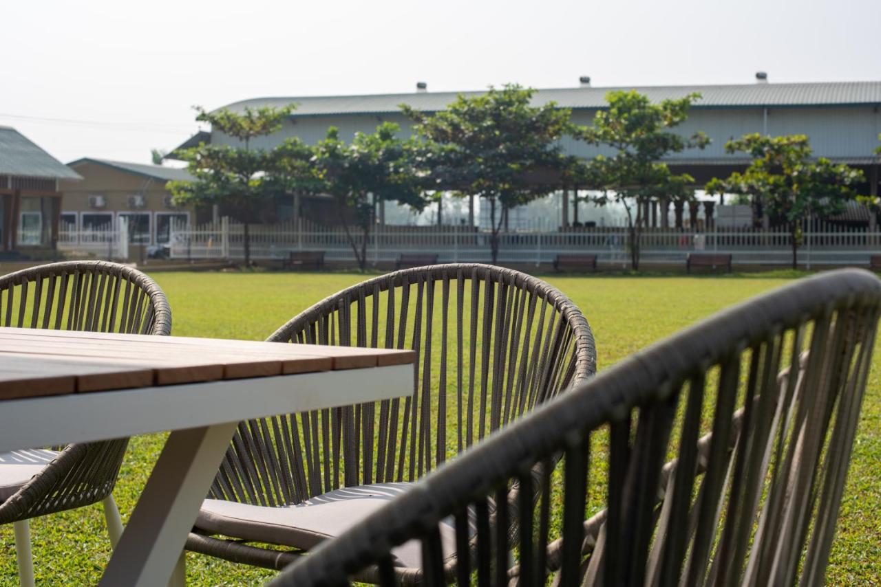 Paramount Riverfront Resort & Spa, Karjat Dış mekan fotoğraf